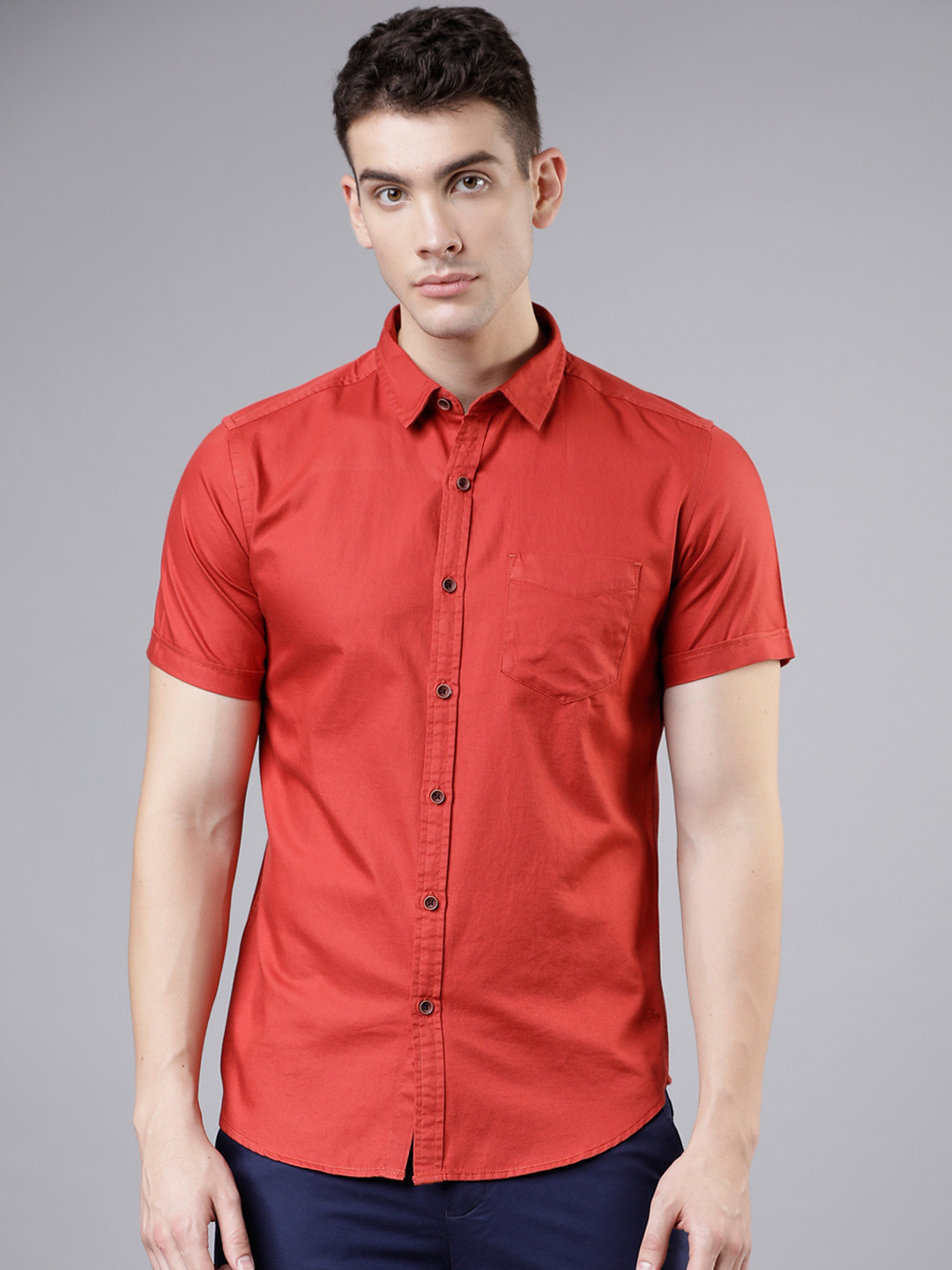 

LOCOMOTIVE Men Rust Red Slim Fit Solid Casual Shirt