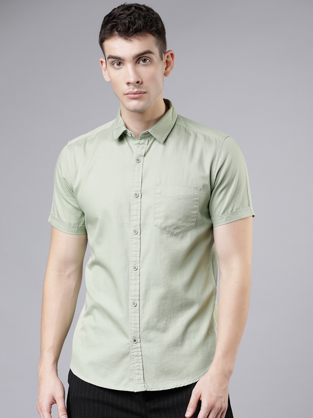 

LOCOMOTIVE Men Green Slim Fit Solid Casual Shirt