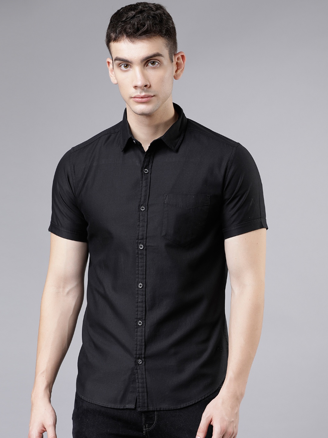 

LOCOMOTIVE Men Black Slim Fit Solid Casual Shirt