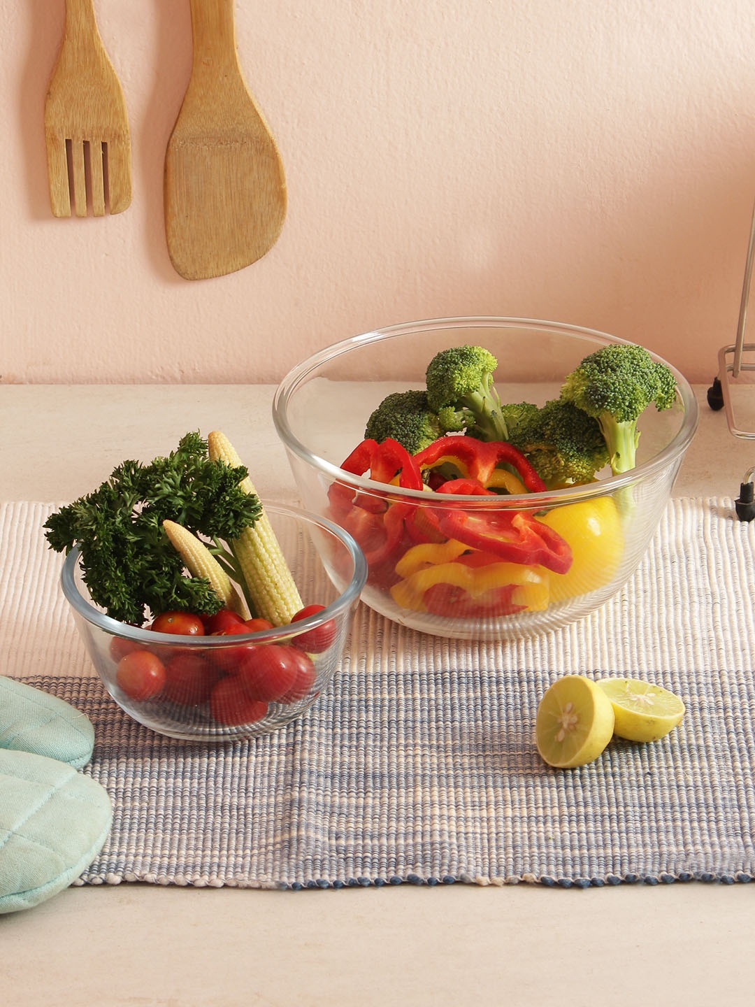 

Femora Set of 2 Transparent Solid Glass Bowl Set