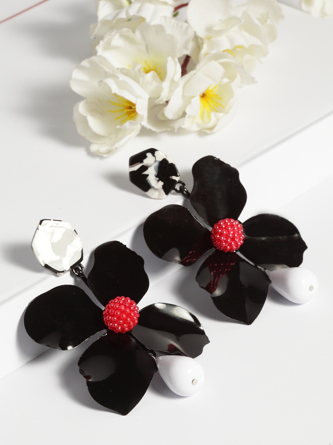

AVANT-GARDE PARIS Black Floral Drop Earrings