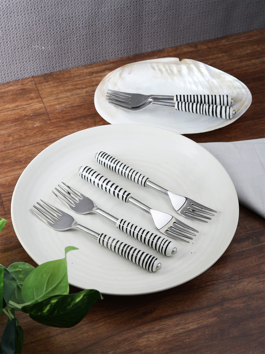 

VarEesha Silver-Toned 6-Pieces Printed Stainless Steel Forks Set