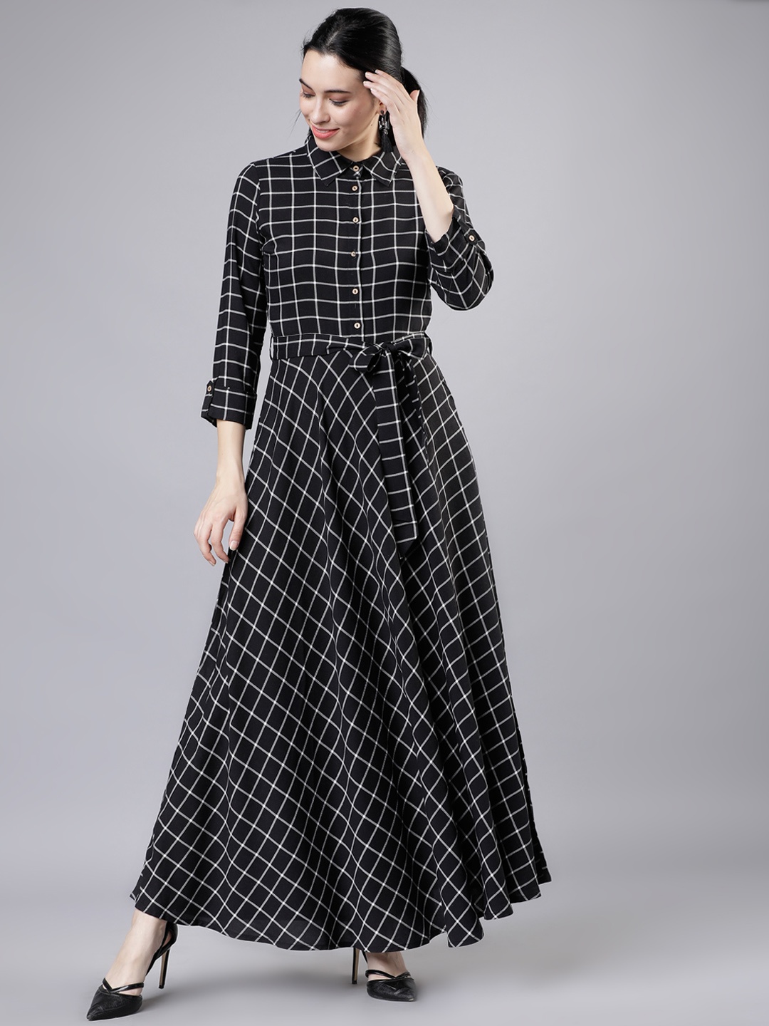 

Vishudh Women Black & Off-White Checked Maxi Dress