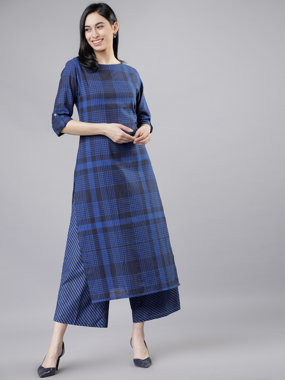 

Vishudh Women Navy Blue Printed Kurta with Palazzos