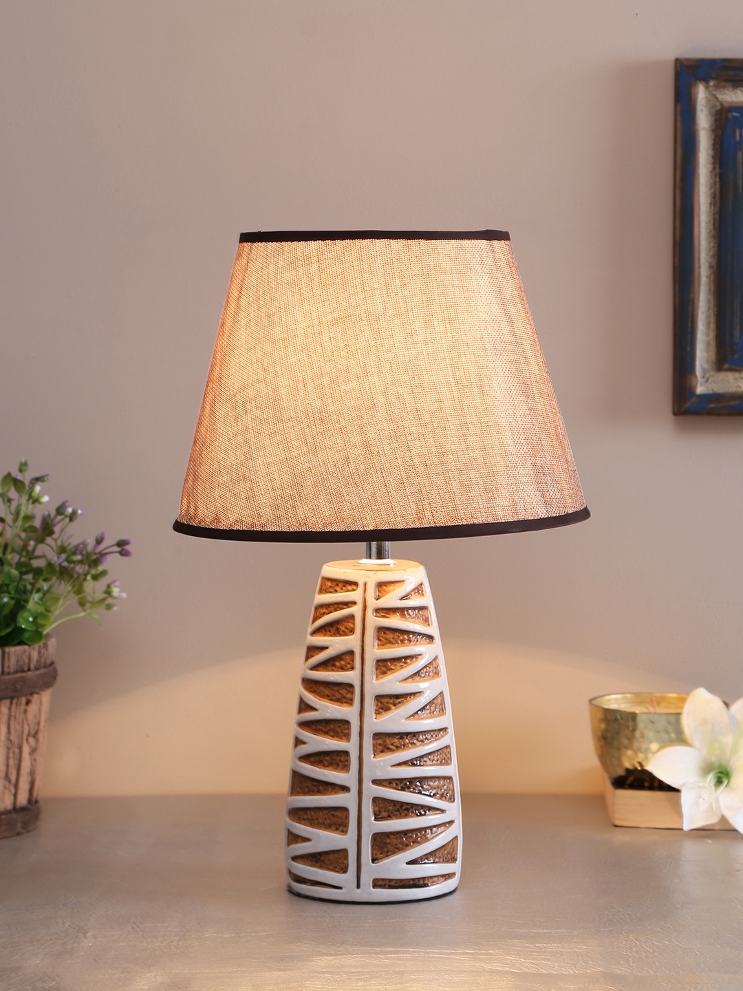 

TAYHAA Beige & White Solid Deep Surface Table Lamp with Shade