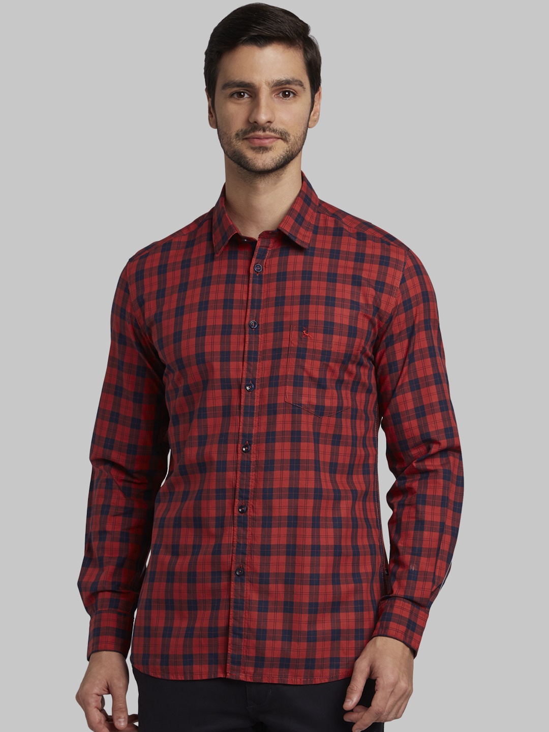 

Parx Men Red & Navy Blue Slim Fit Checked Casual Shirt