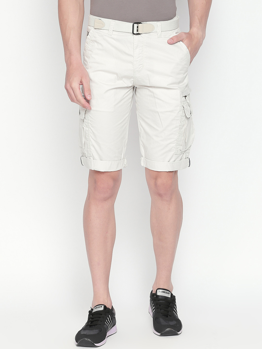 

beevee Men White Solid Regular Fit Cargo Shorts
