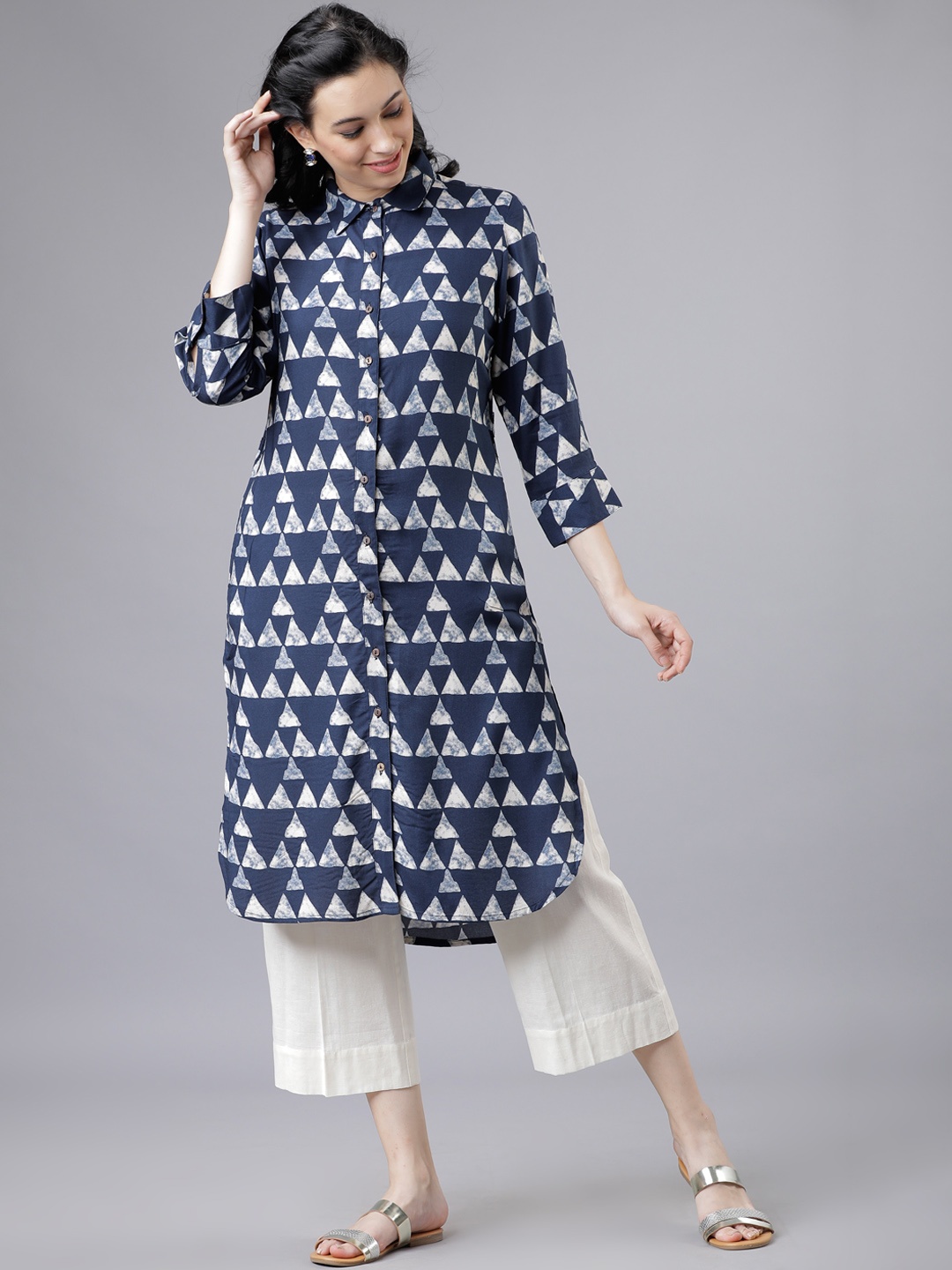 

Vishudh Wome Blue Printed Kurta, Navy blue