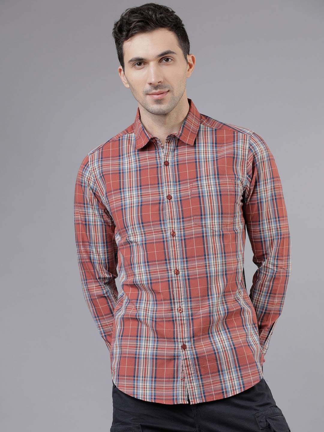 

HIGHLANDER Men Coral & Navy Blue Slim Fit Checked Casual Shirt
