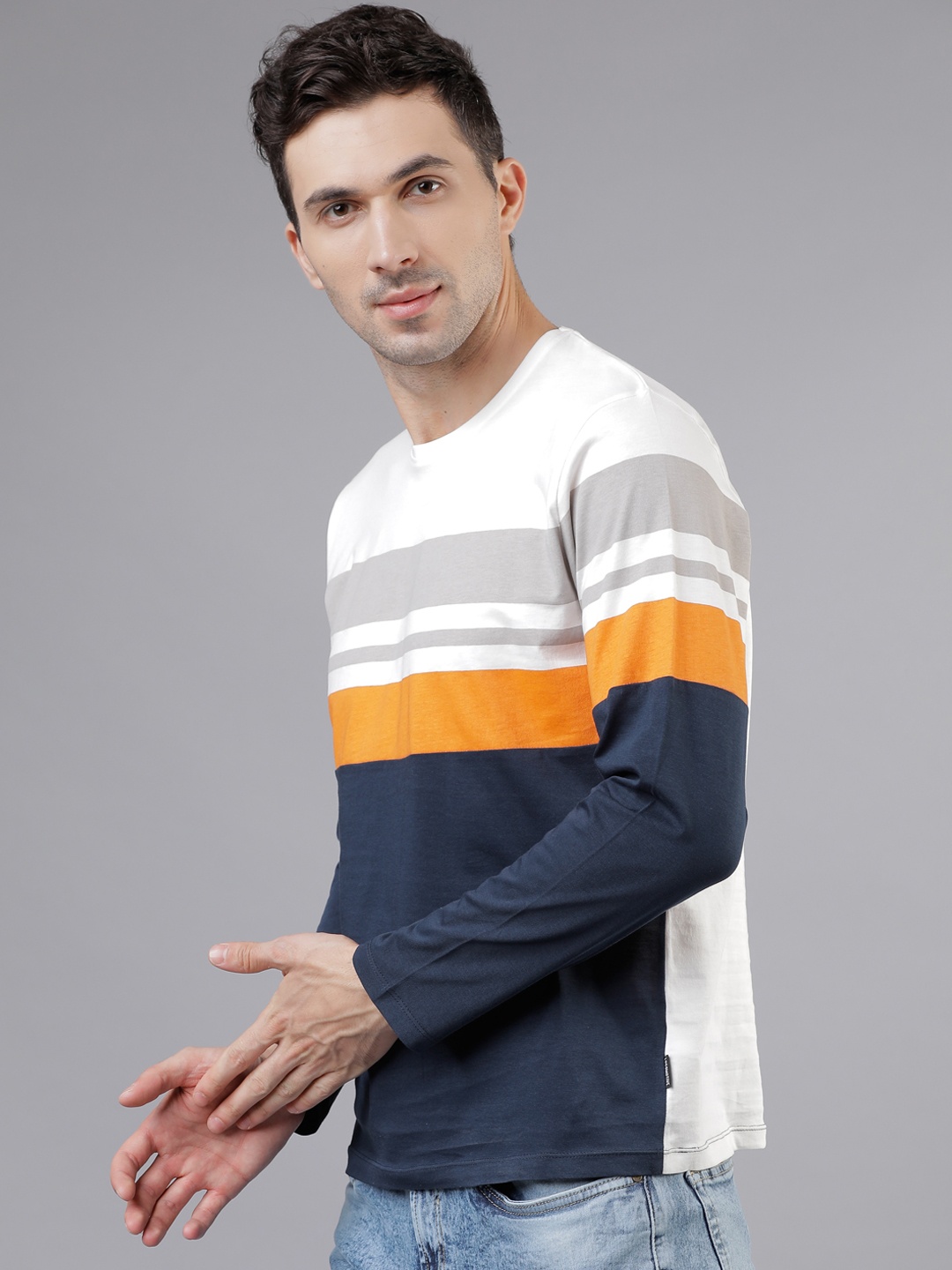 

LOCOMOTIVE Men White & Navy Blue Colourblocked Round Neck T-shirt