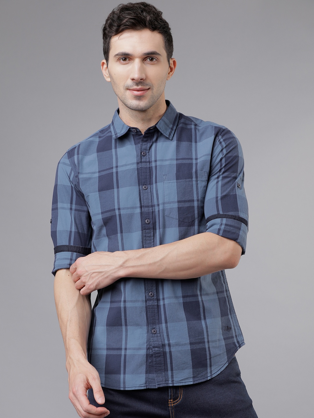 

LOCOMOTIVE Men Blue Slim Fit Checked Casual Shirt