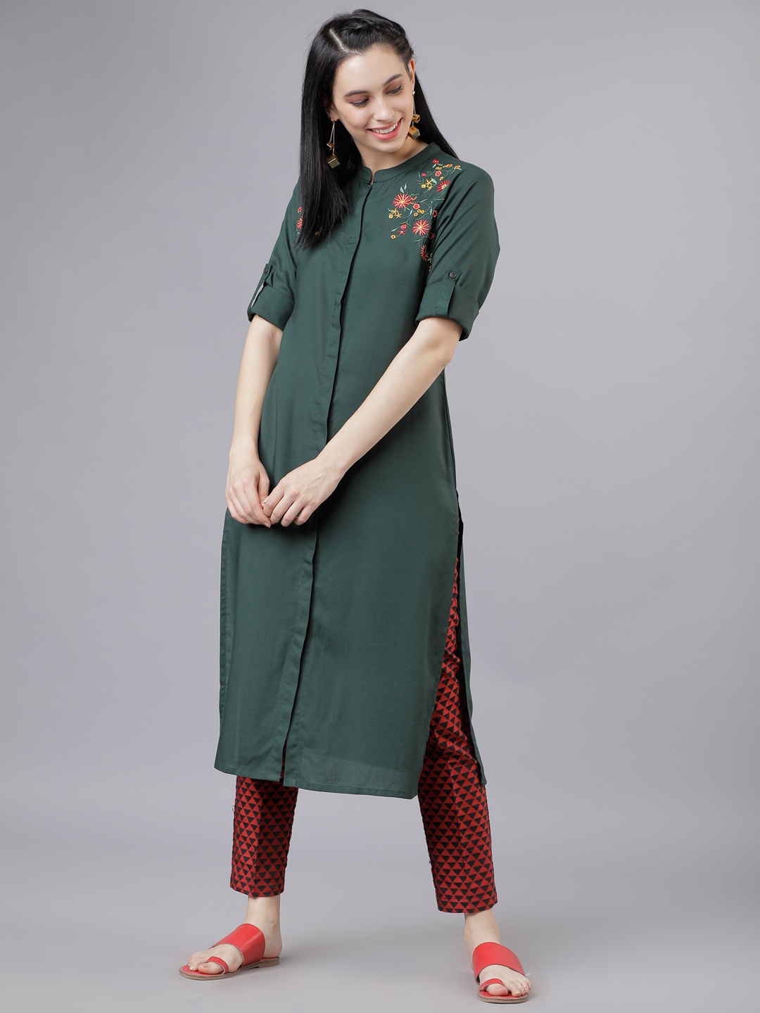 

Vishudh Women Olive Green Floral Embroidered Straight Kurta