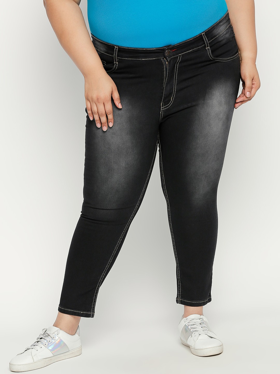 

ZUSH Plus Size Women Black Regular Fit Mid-Rise Clean Look Jeans