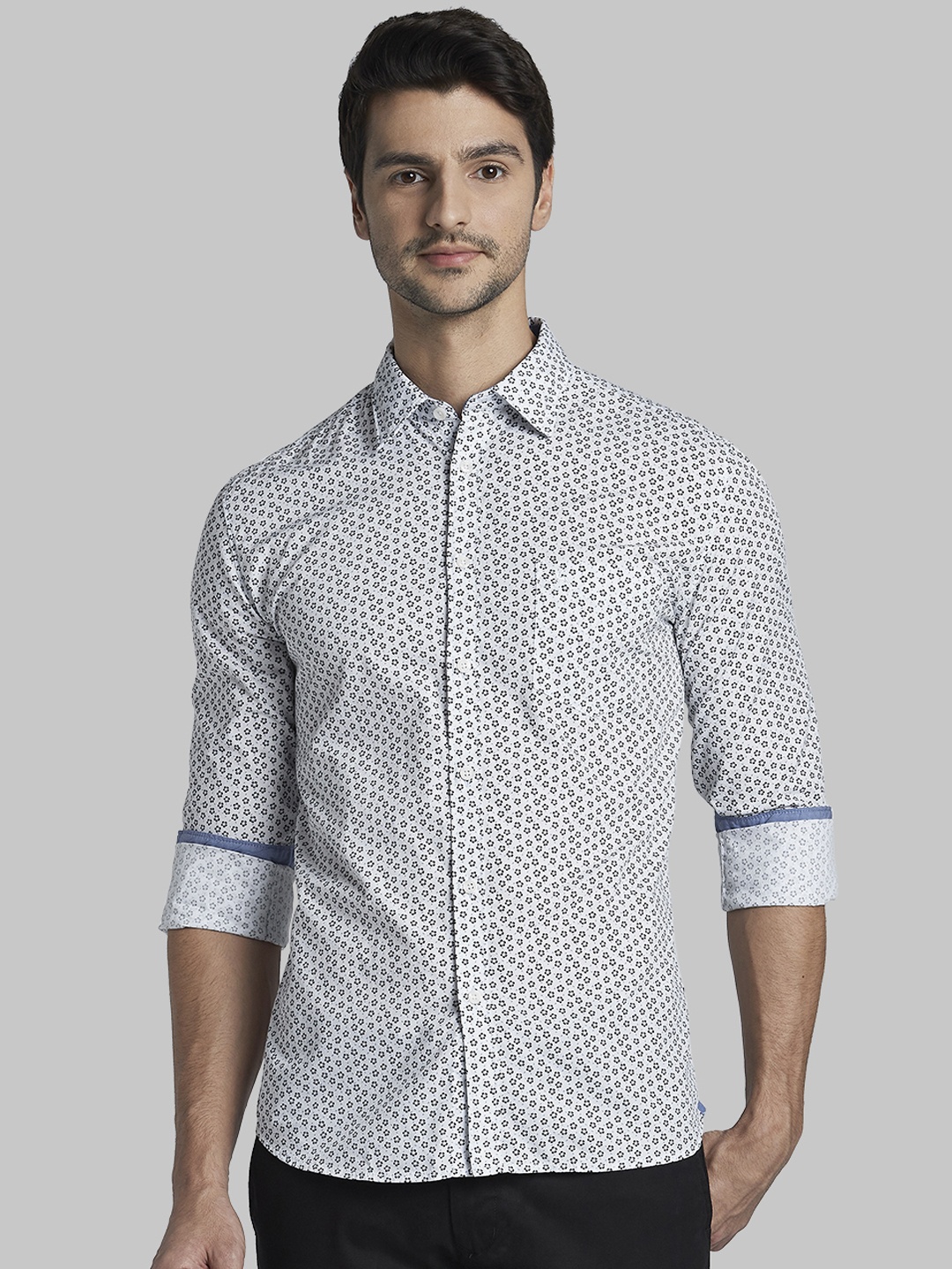 

Parx Men White & Blue Slim Fit Printed Casual Shirt