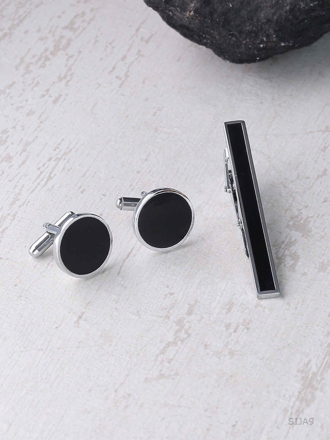 

Dare by Voylla Men Silver-Toend & Black Accessory Gift Set
