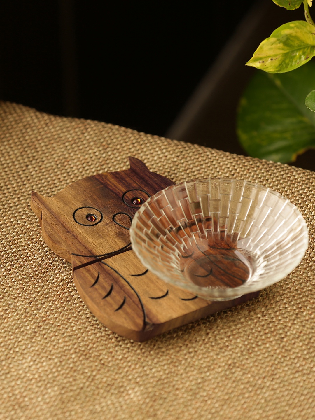 

ExclusiveLane Brown Wooden Hand Carving Depicting Owl Motif Trivet