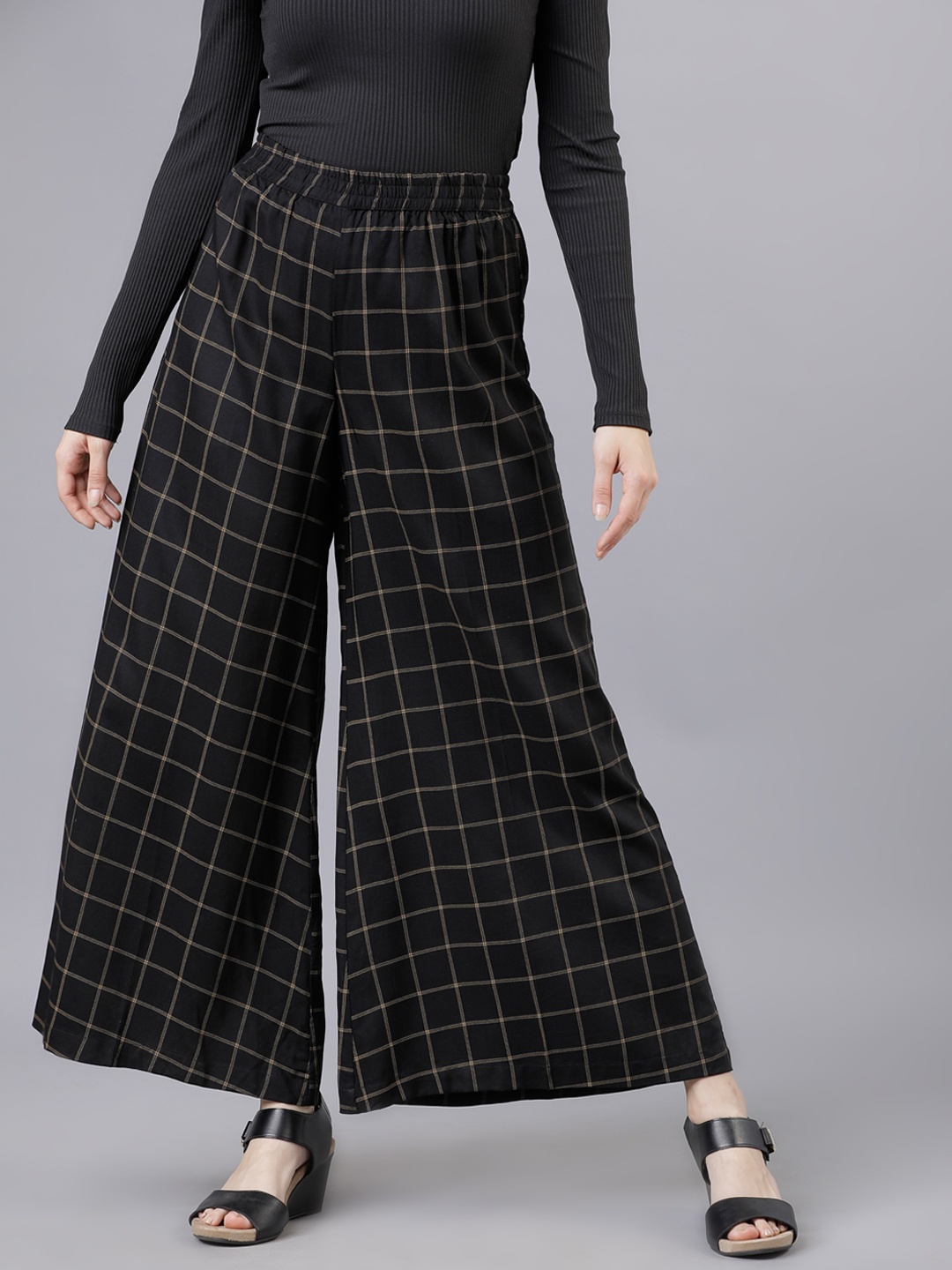 

Vishudh Women Black Printed Flared Palazzos
