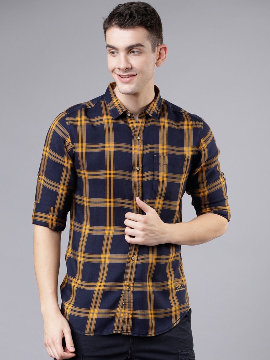 

LOCOMOTIVE Men Navy & Mustard Yellow Slim Fit Checked Casual Shirt, Navy blue