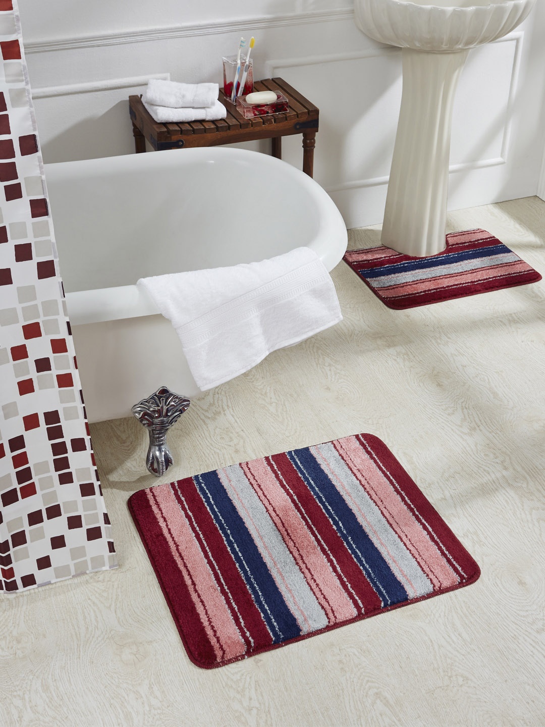 

OBSESSIONS Set Of 2 Tuffted Polypropylene Bath Rugs, Multi