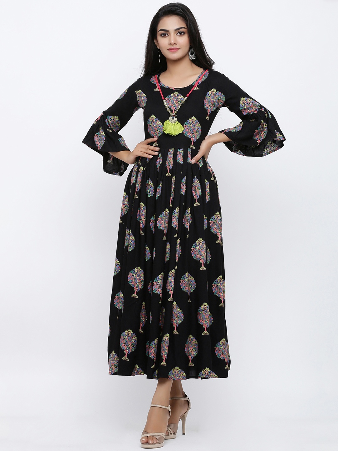 

YASH GALLERY Women Black Floral Print A-Line Dress
