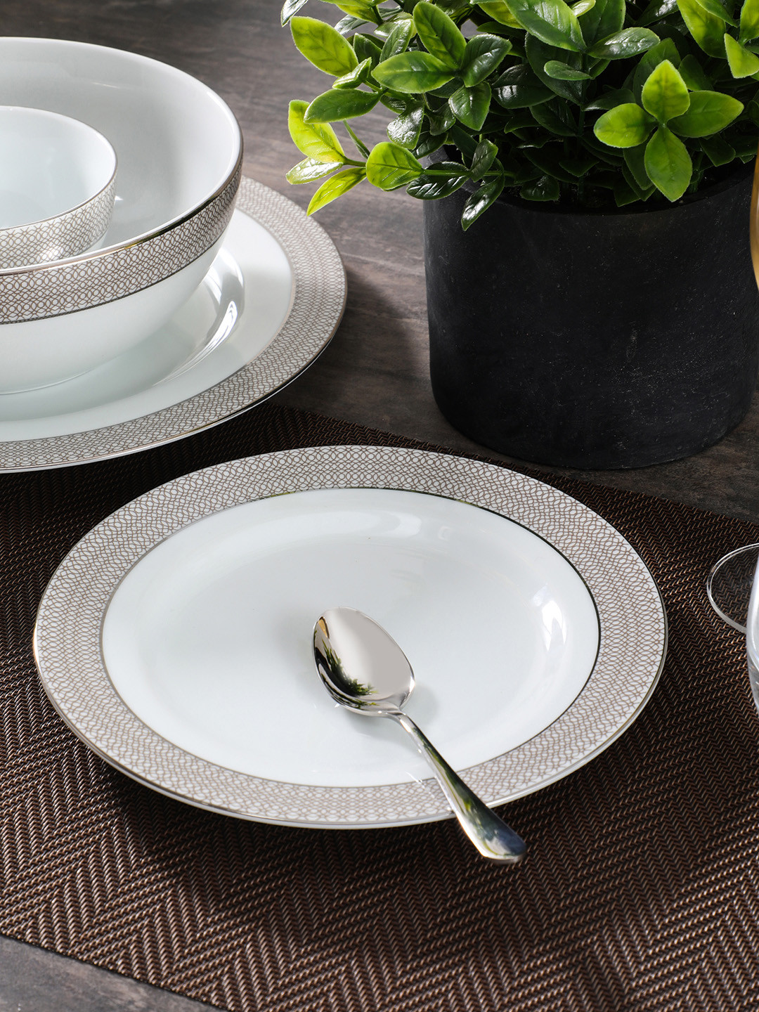 

Pure Home and Living White 4-Pieces Printed Porcelain Plates Set
