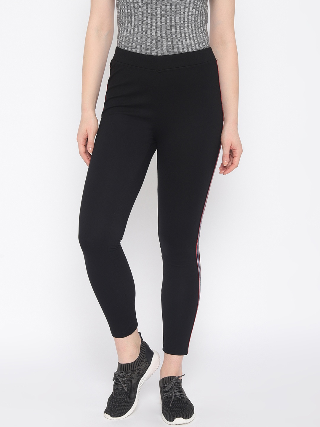 

Newport Women Black Solid Skinny Fit Jeggings