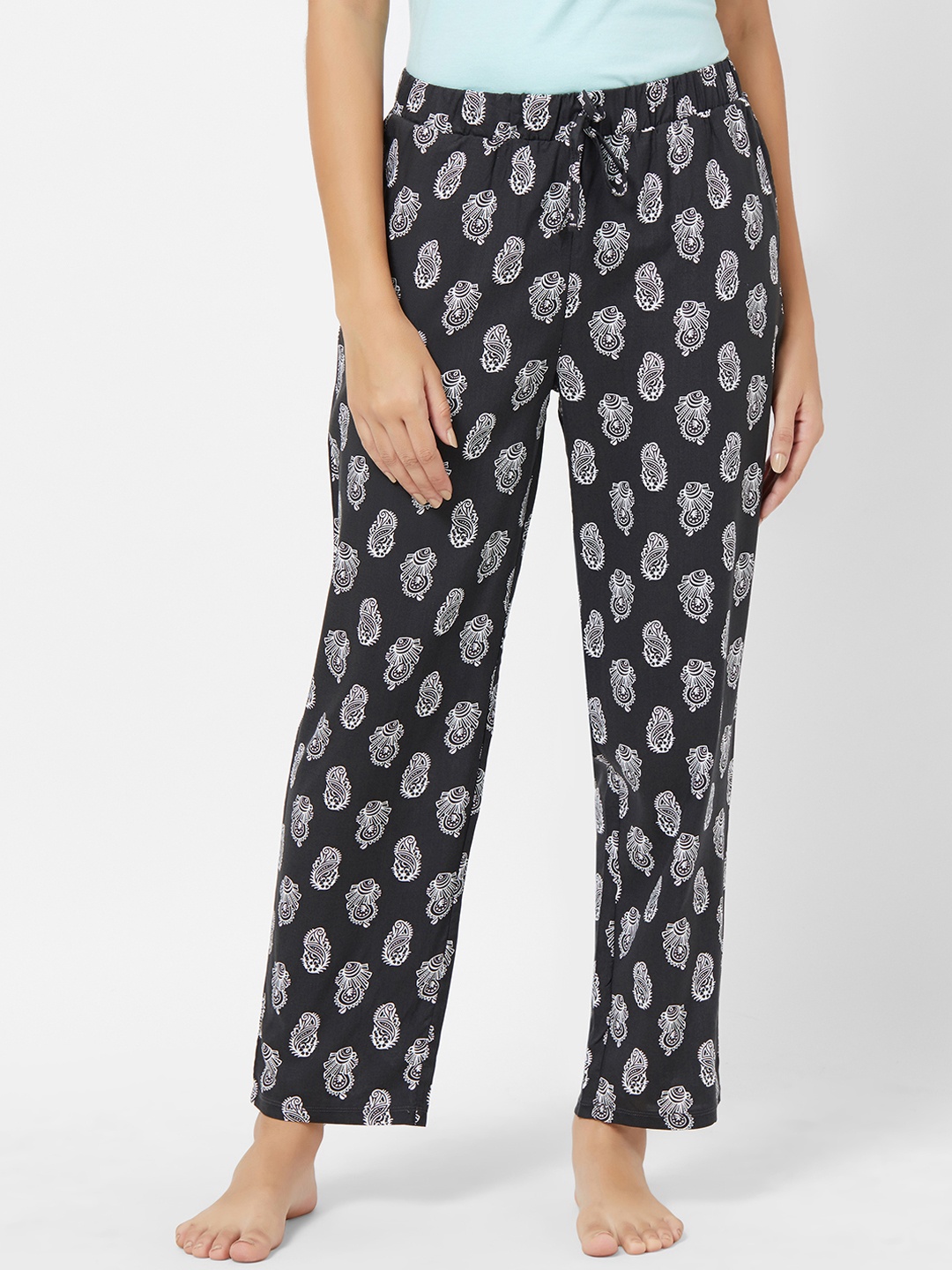 

Soie Women Black & White Printed Lounge Pants