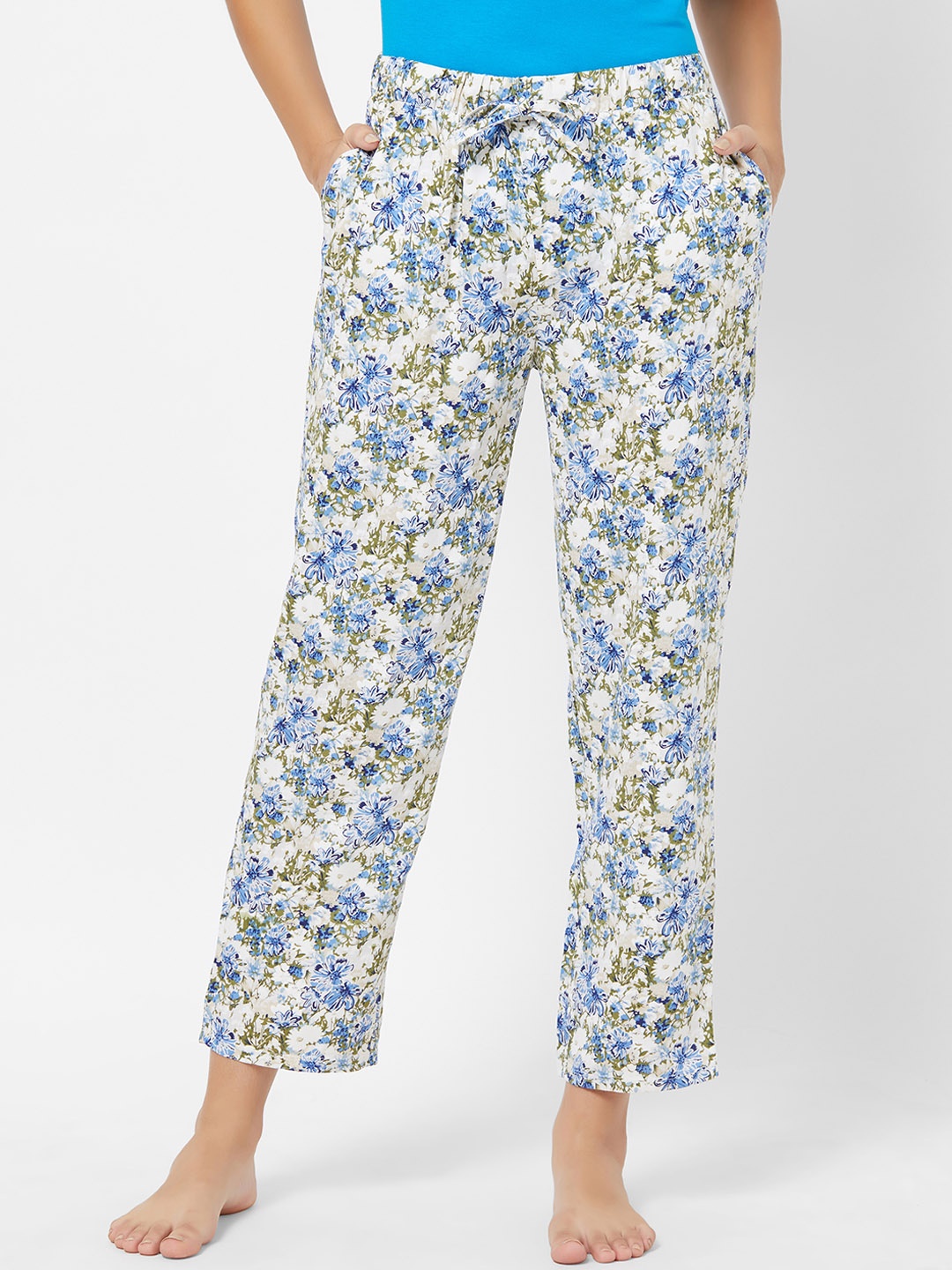 

Soie Women White & Blue Printed Lounge Pants