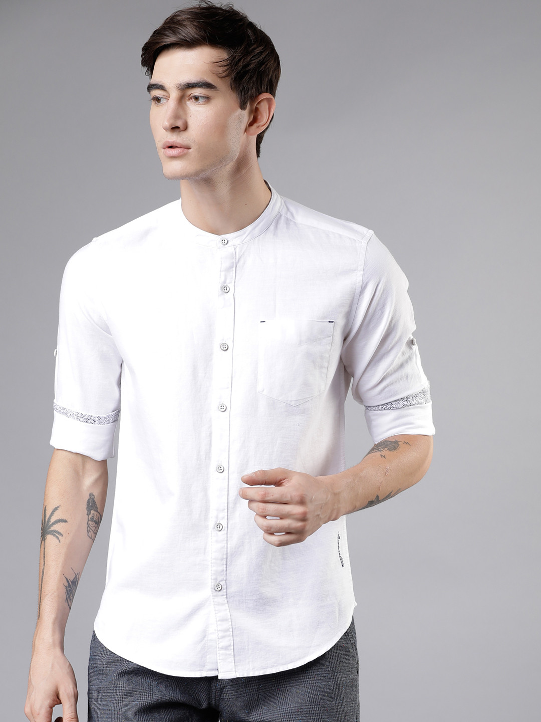 

LOCOMOTIVE Men White Slim Fit Solid Casual Shirt