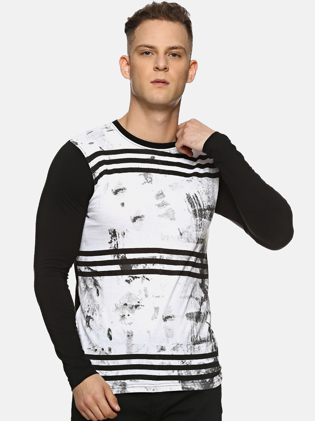 

Campus Sutra Men White & Black Striped Round Neck T-shirt