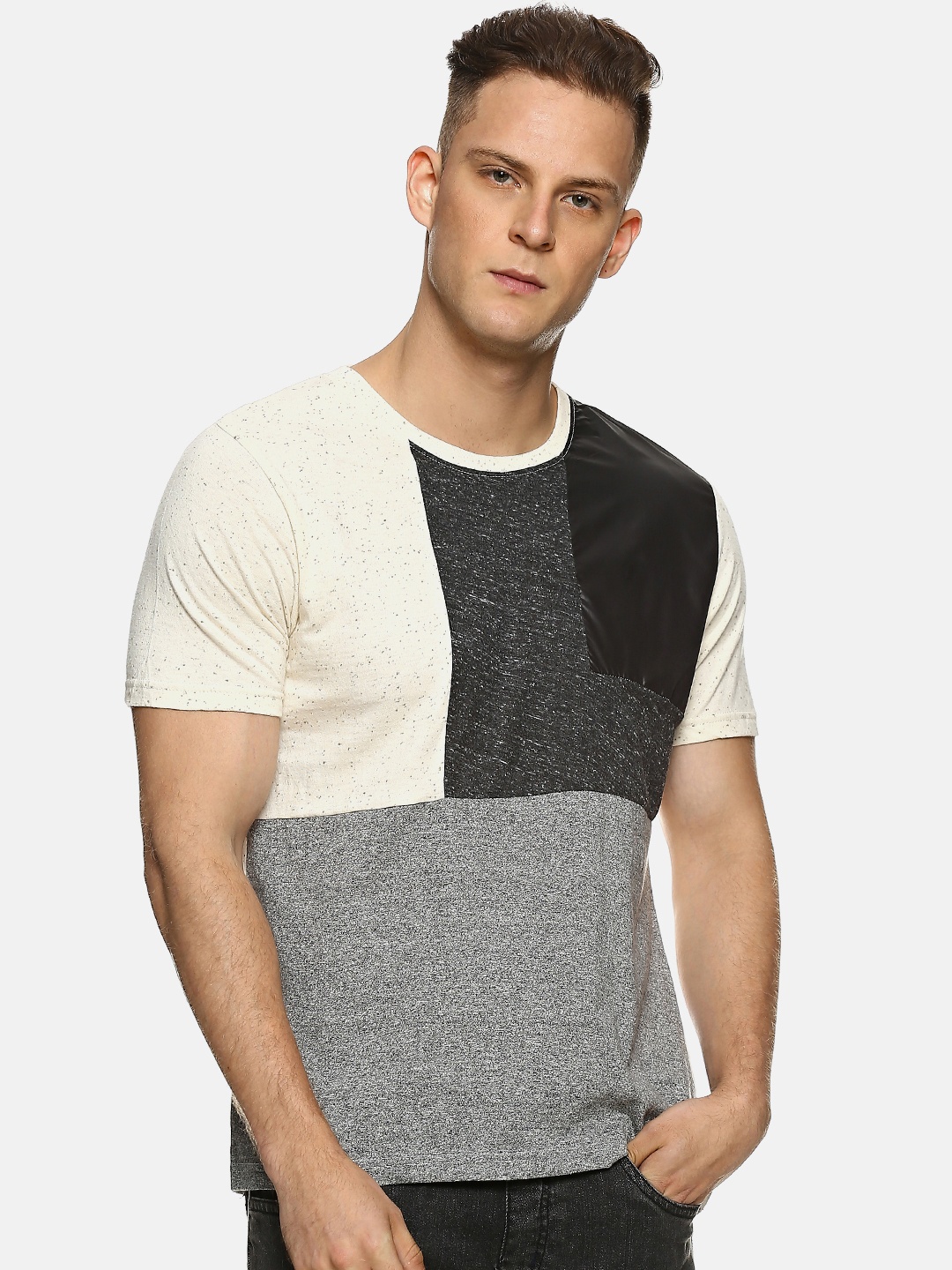 

Campus Sutra Men Grey Colourblocked Round Neck T-shirt
