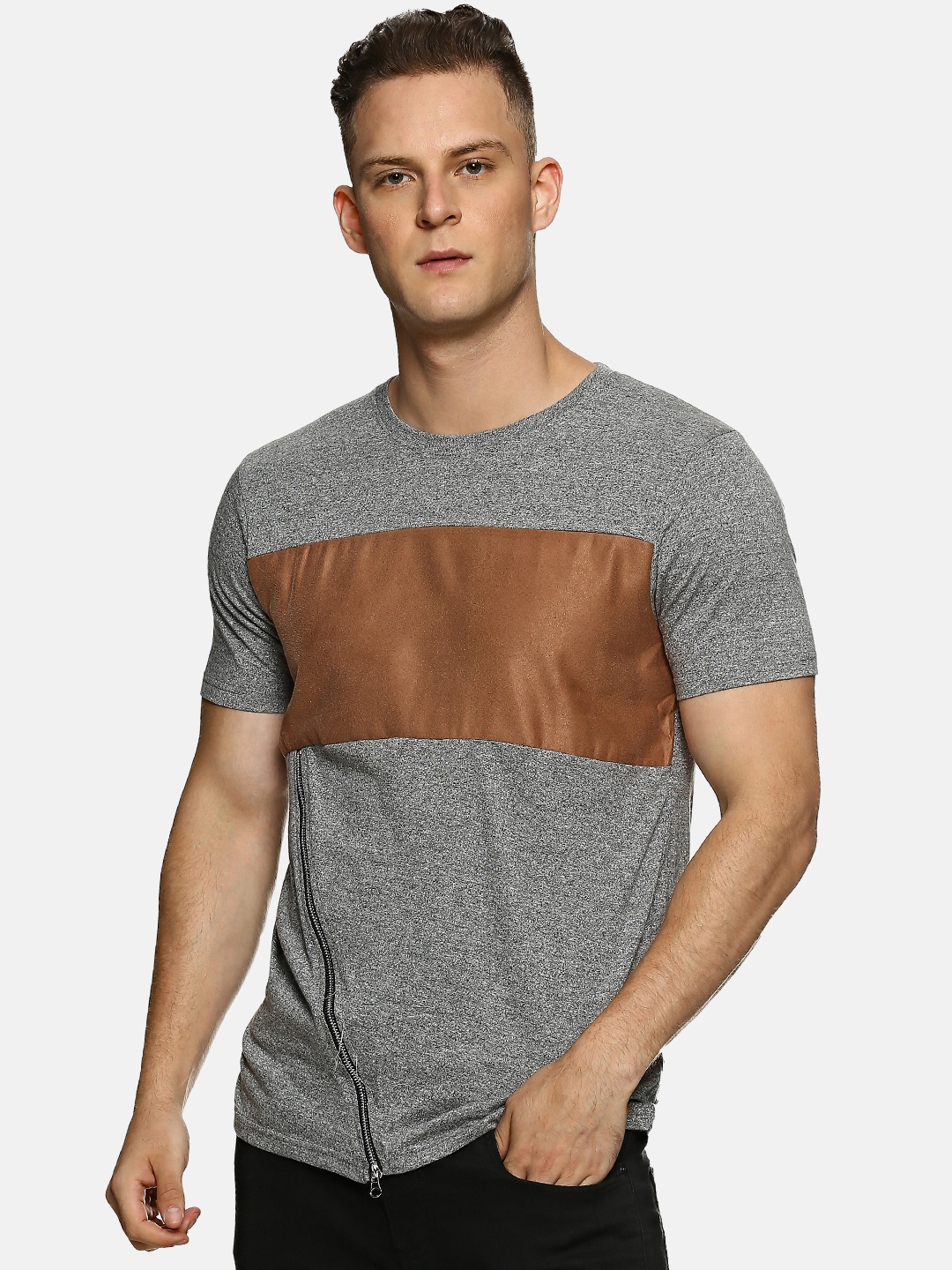 

Campus Sutra Men Grey Solid Round Neck T-shirt