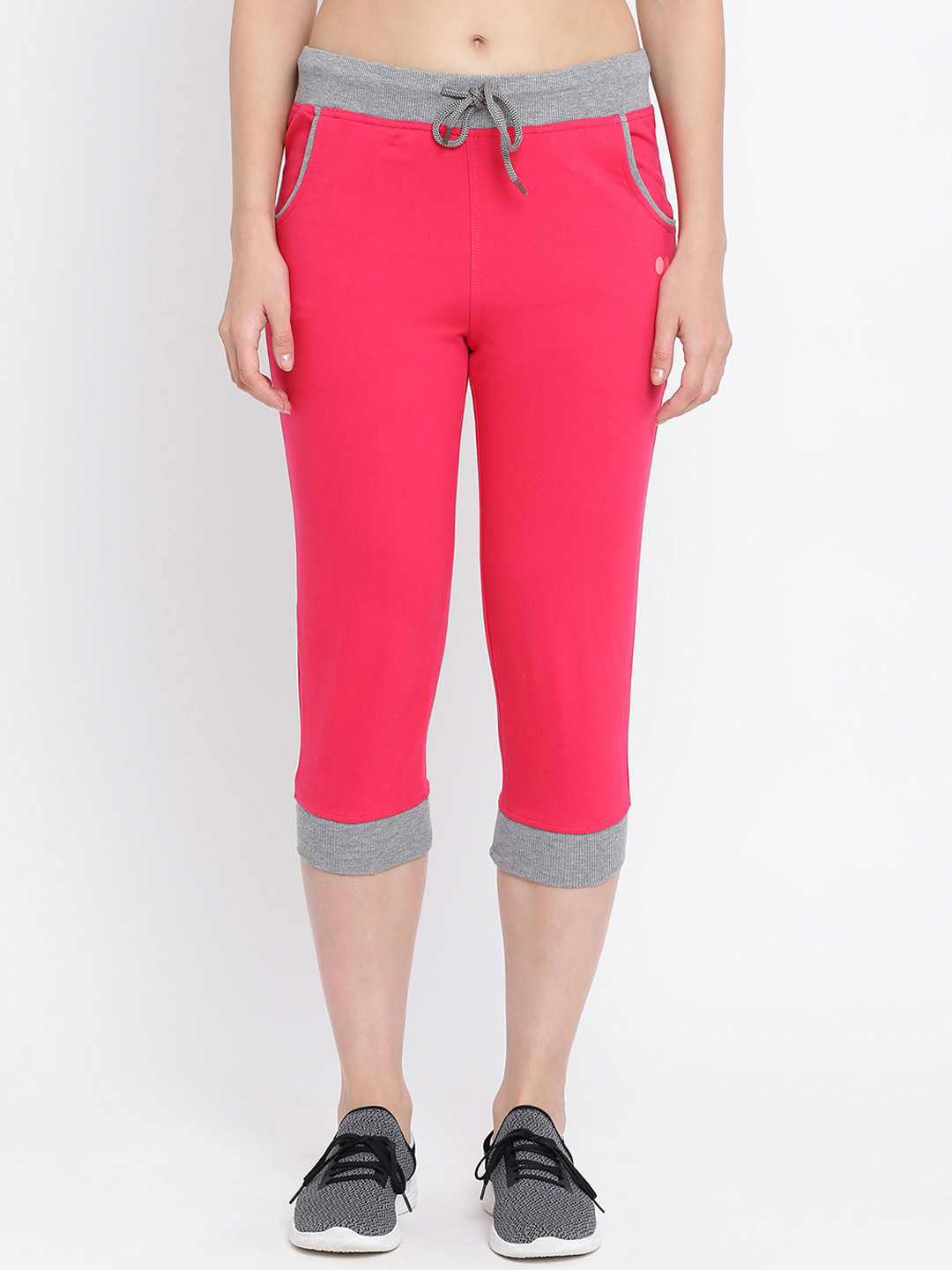 

Clovia Women Pink Solid Activewear Capri Tights