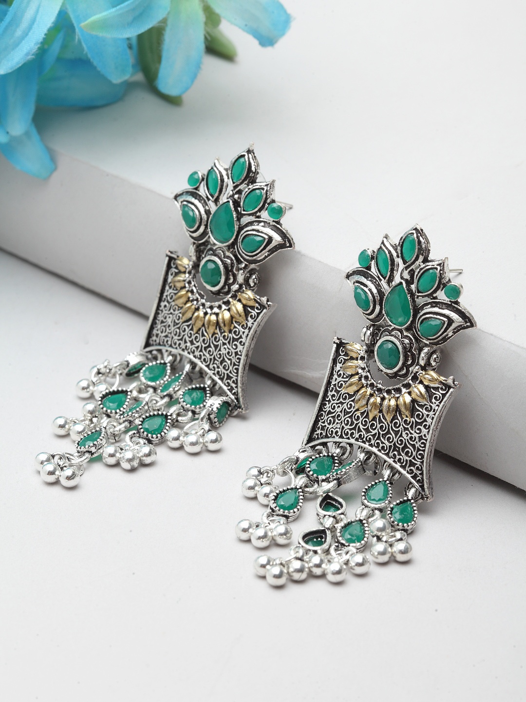 

Moedbuille Women Green & Silver-Toned Gold-Plated Contemporary Drop Earrings