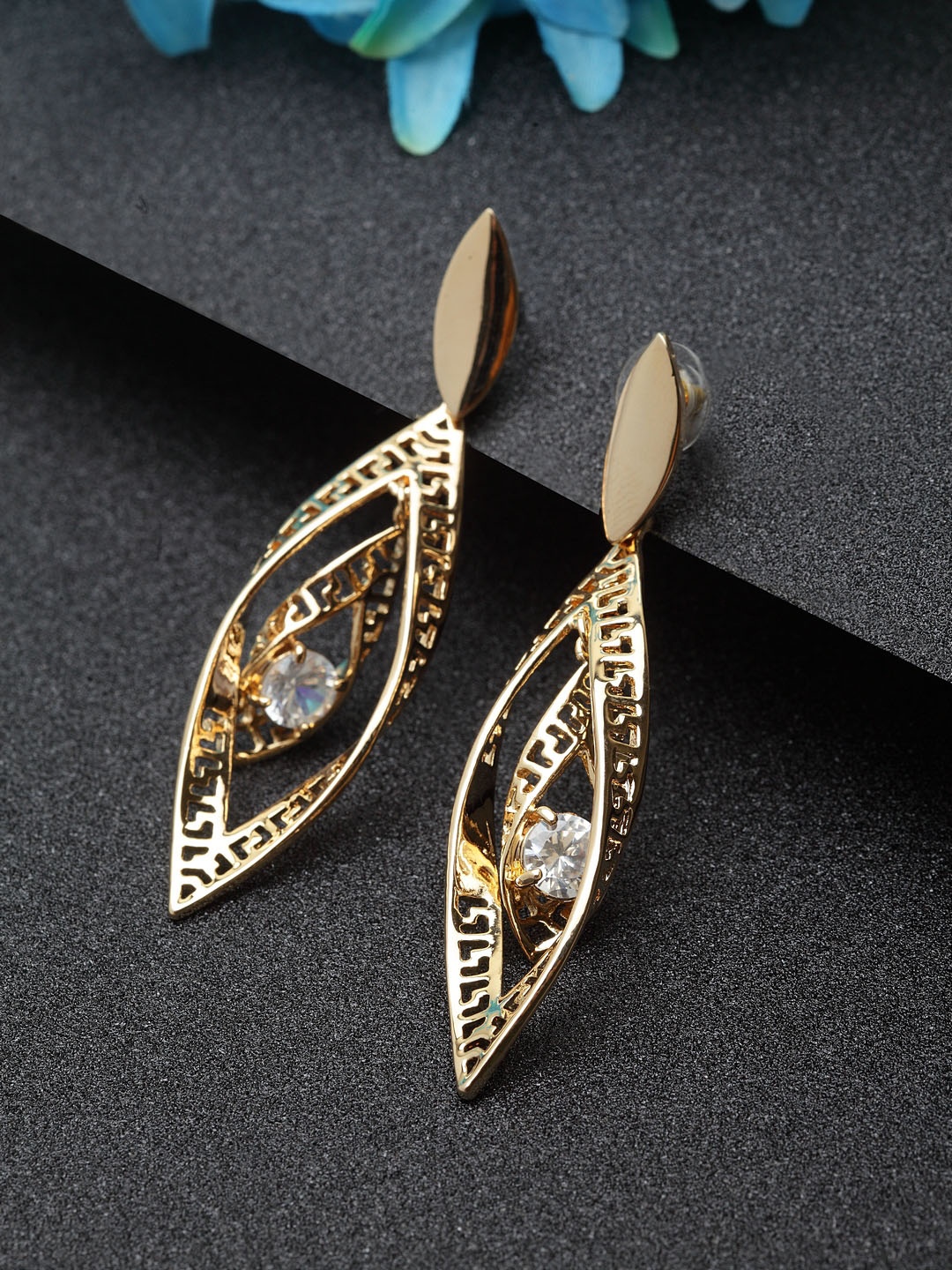 

Moedbuille Women Teardrop Shaped Drop Earrings, Gold