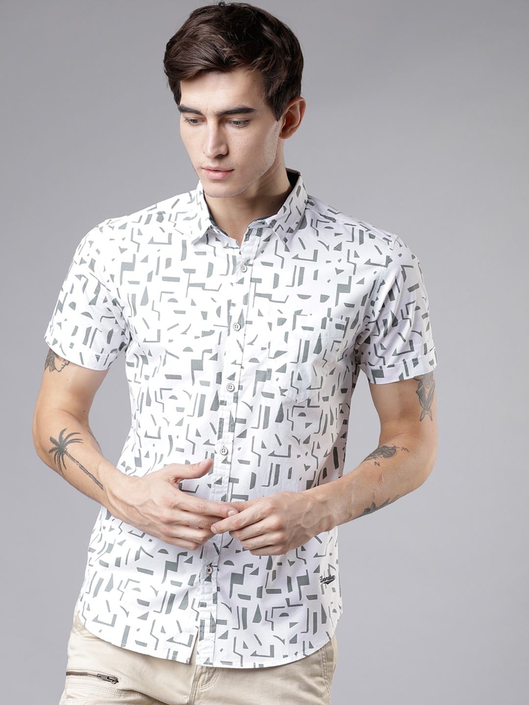 

LOCOMOTIVE Men White & Olive Green Slim Fit Printed Casual Shirt