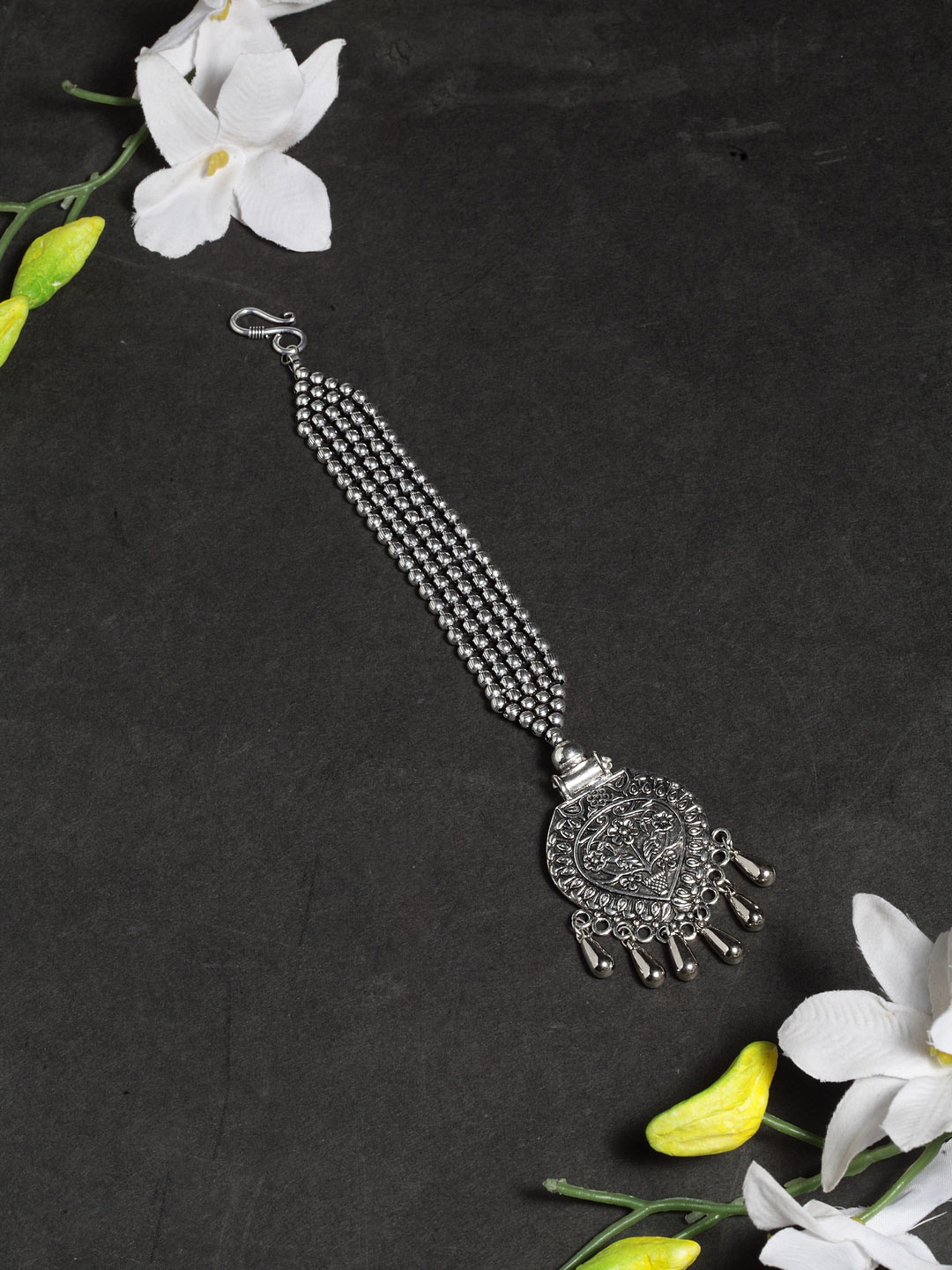 

Moedbuille Women Oxidised Silver-Plated Handcrafted Maang Tikka