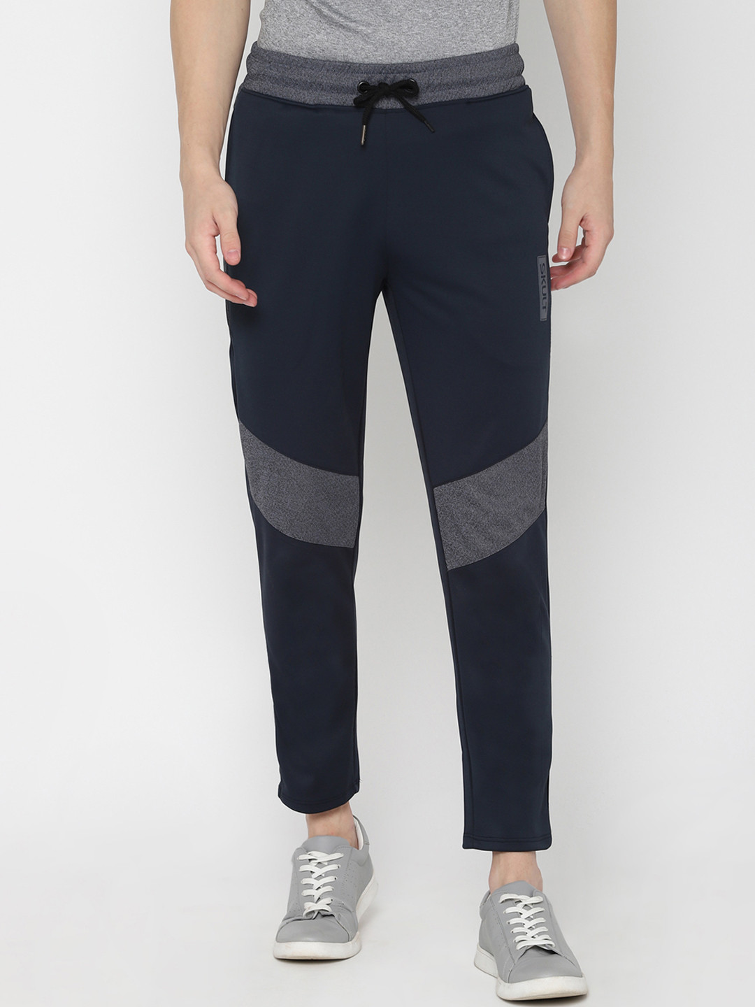 

Skult By Shahid Kapoor Men Blue Solid Straight-Fit Trackpant