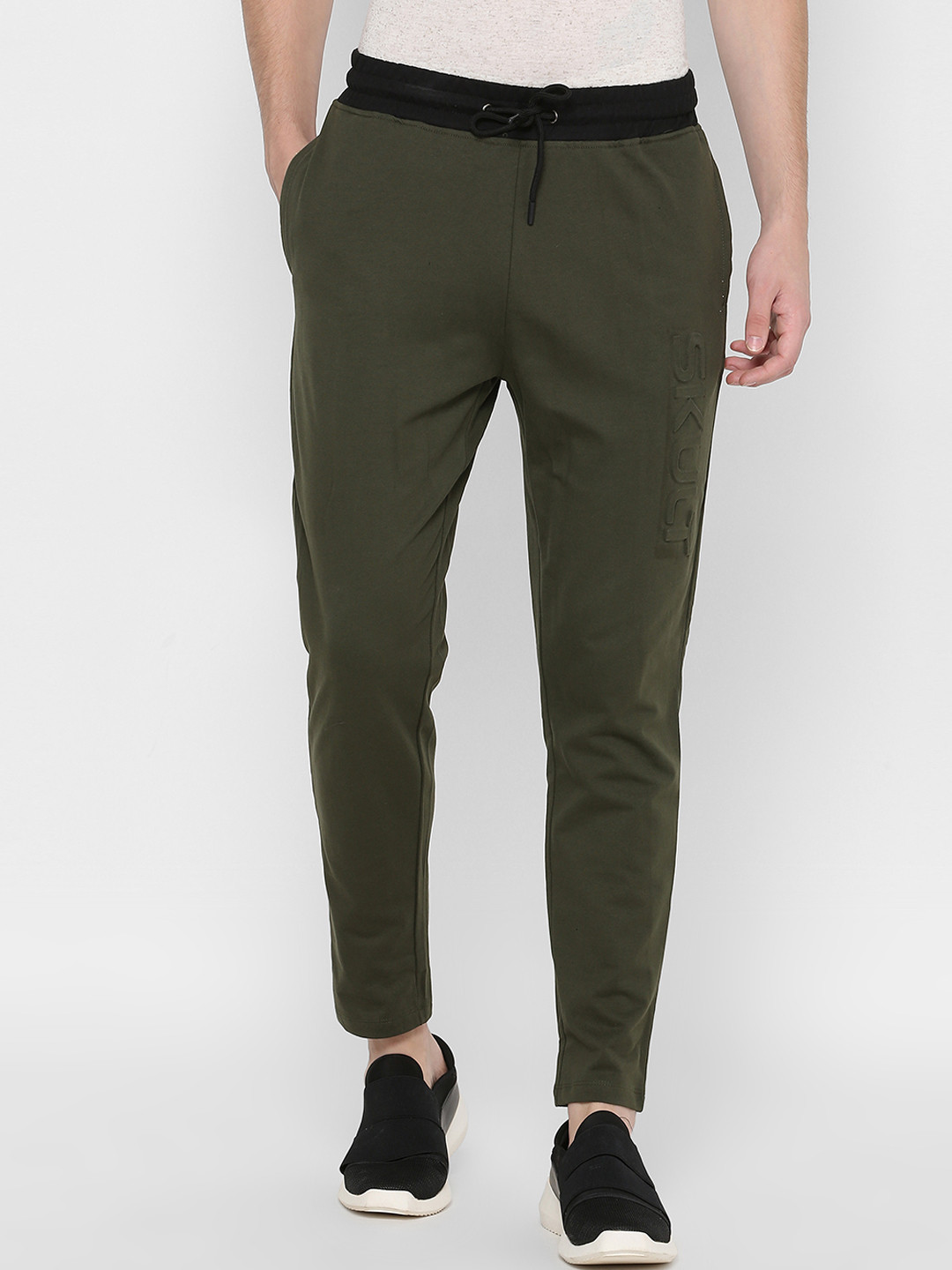 

Skult By Shahid Kapoor Men Olive Green Solid Straight-Fit Trackpant
