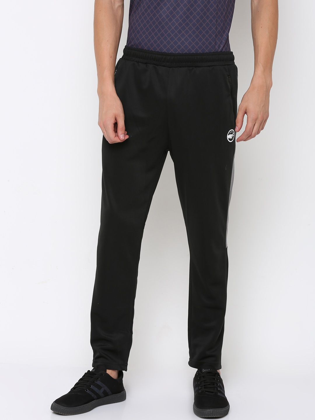 

PERFKT-U Men Black Solid Straight-Fit Trackpants