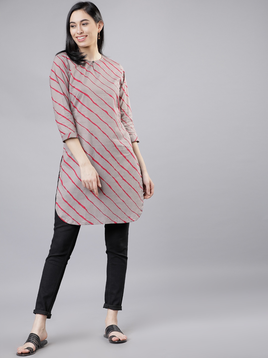 

Vishudh Women Grey & Magenta Striped Straight Kurta