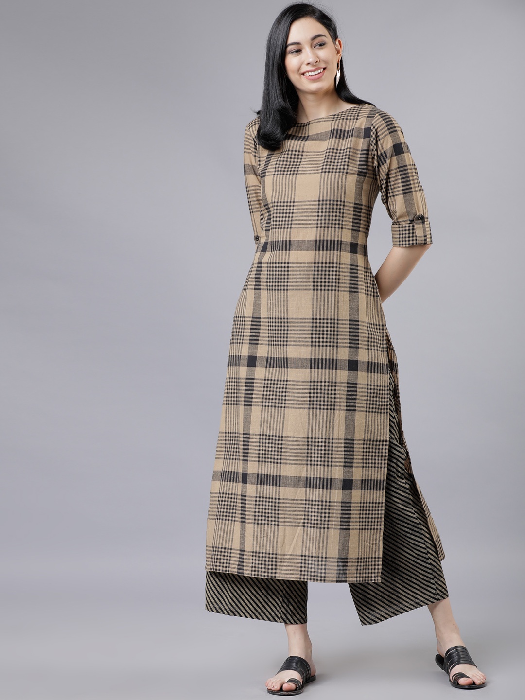 

Vishudh Women Beige & Black Printed Kurta with Palazzos