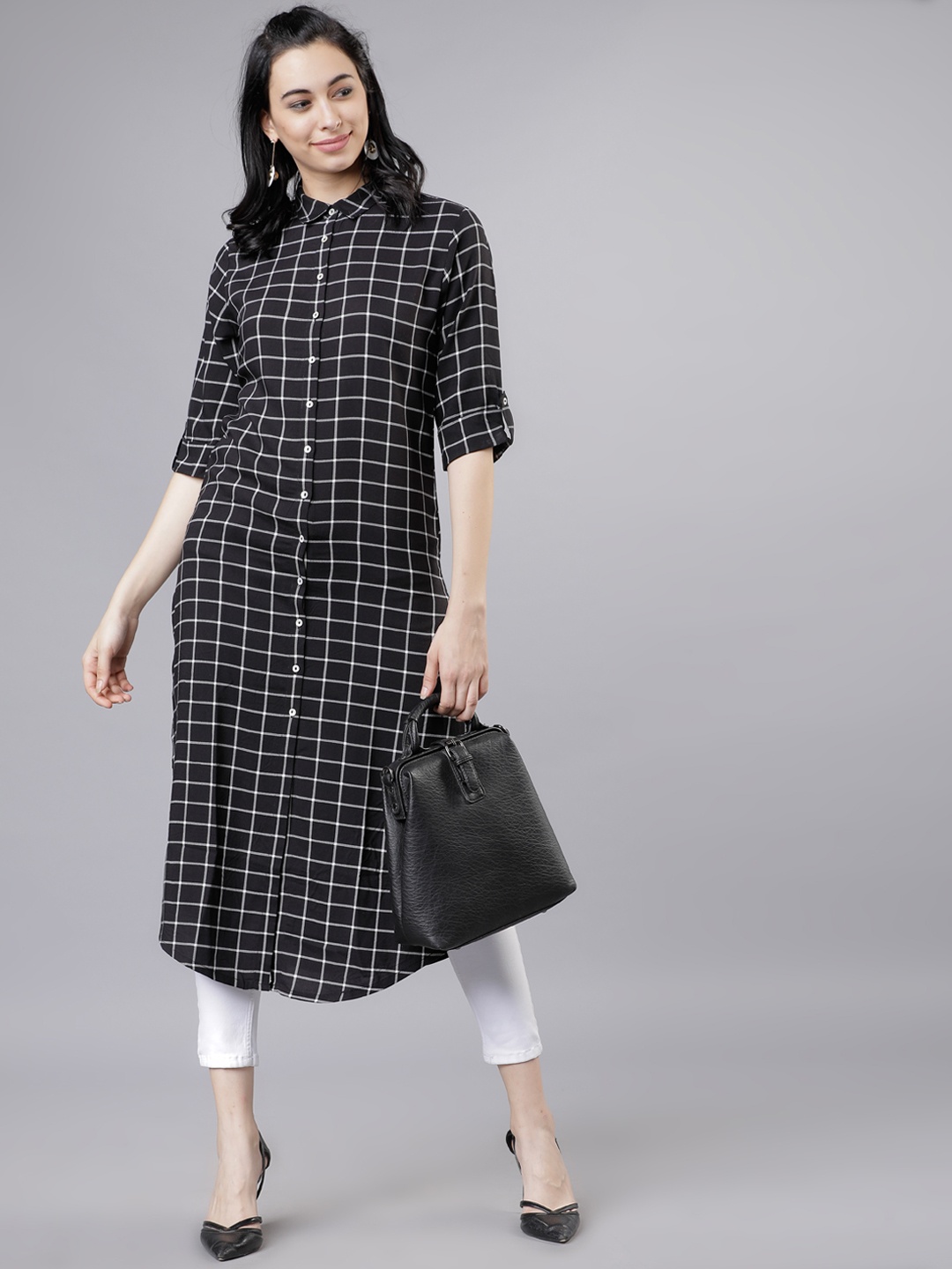 

Vishudh Women Black & Off-White Checked Straight Kurta