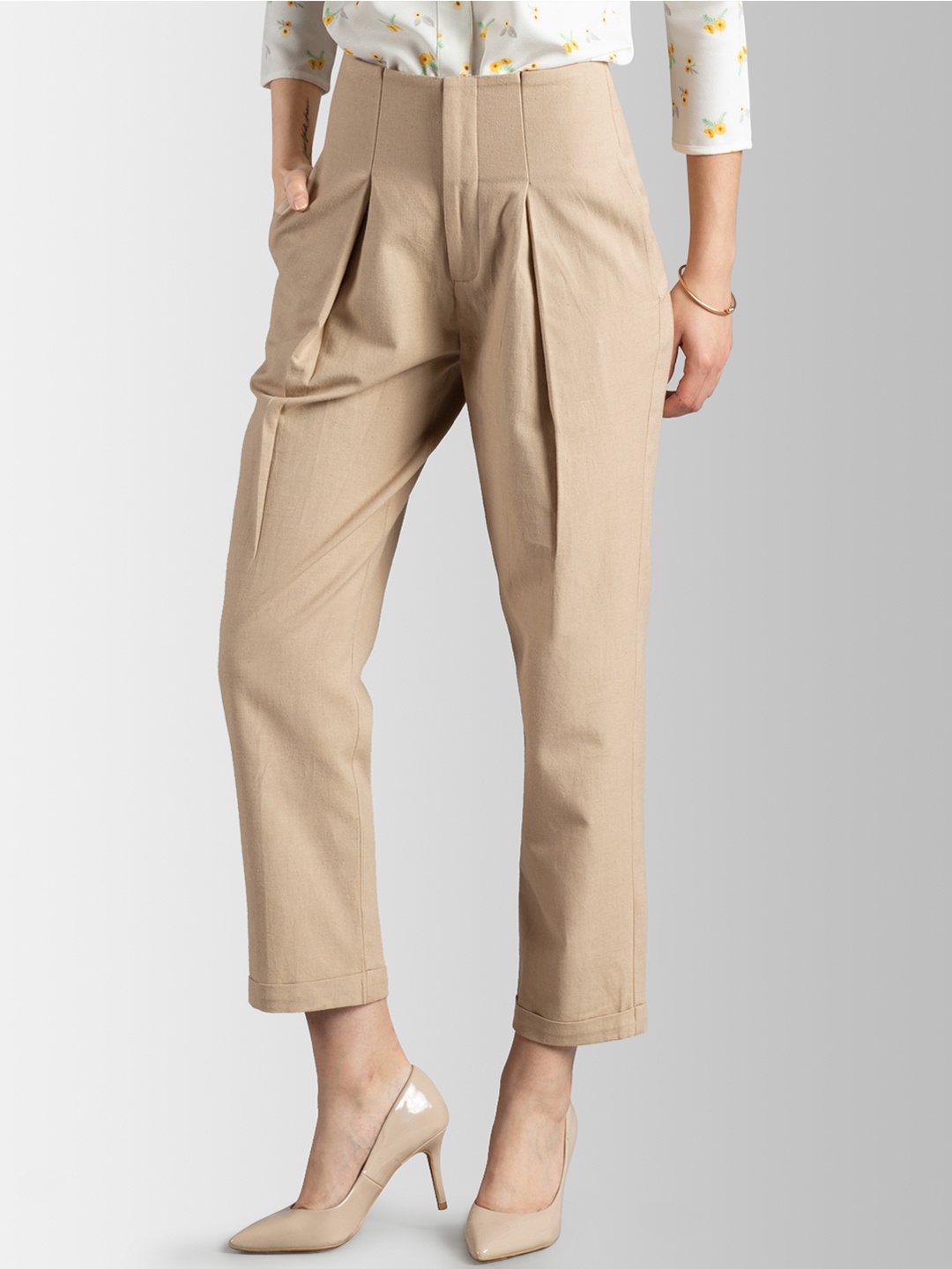 

FableStreet Women Beige Loose Fit Solid Peg Linen Trousers