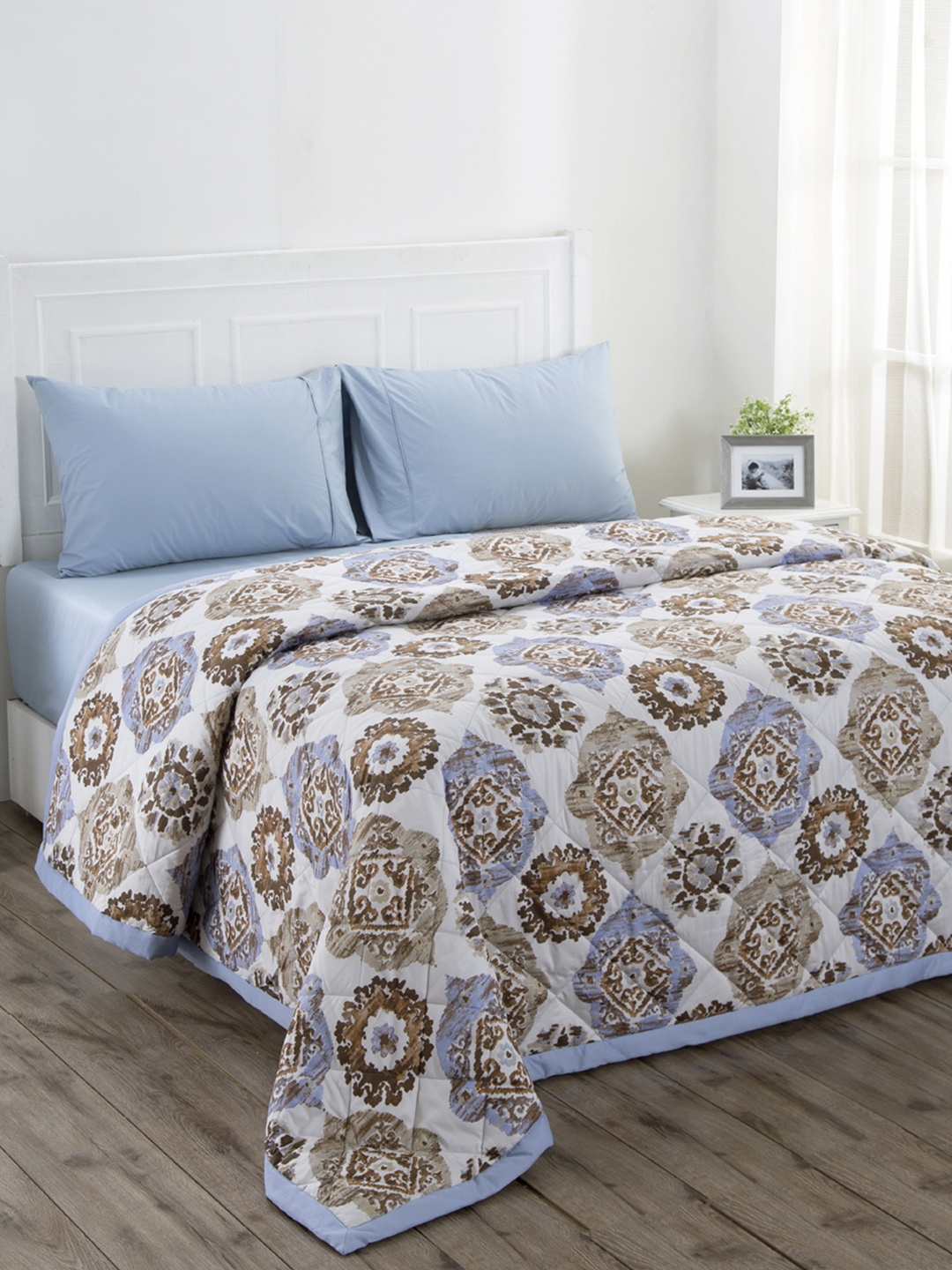 

MASPAR Beige Ethnic Motifs AC Room 110 GSM Double Bed Quilt