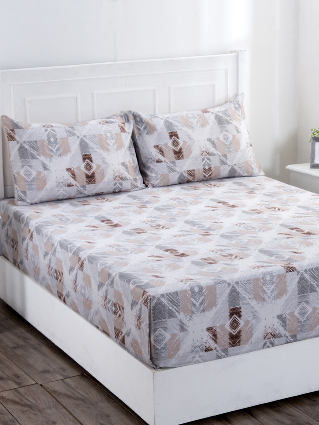 

MASPAR Beige Abstract 210 TC Cotton 1 Queen Bedsheet with 2 Pillow Covers