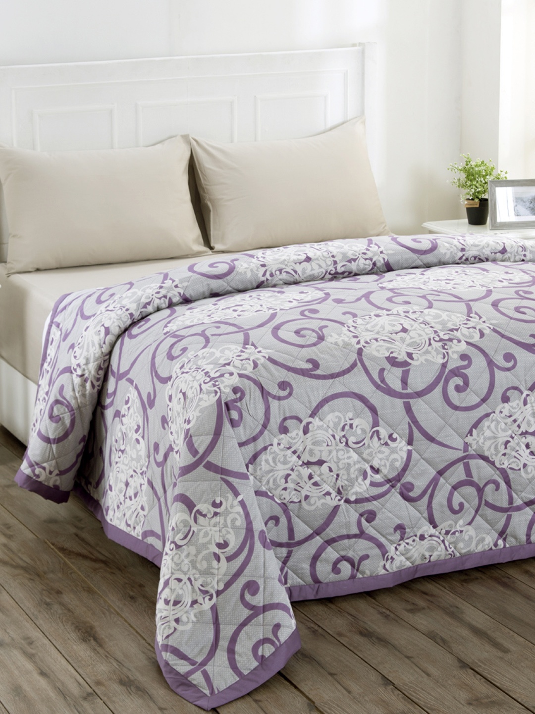 

MASPAR Purple Floral AC Room 110 GSM Double Bed Quilt