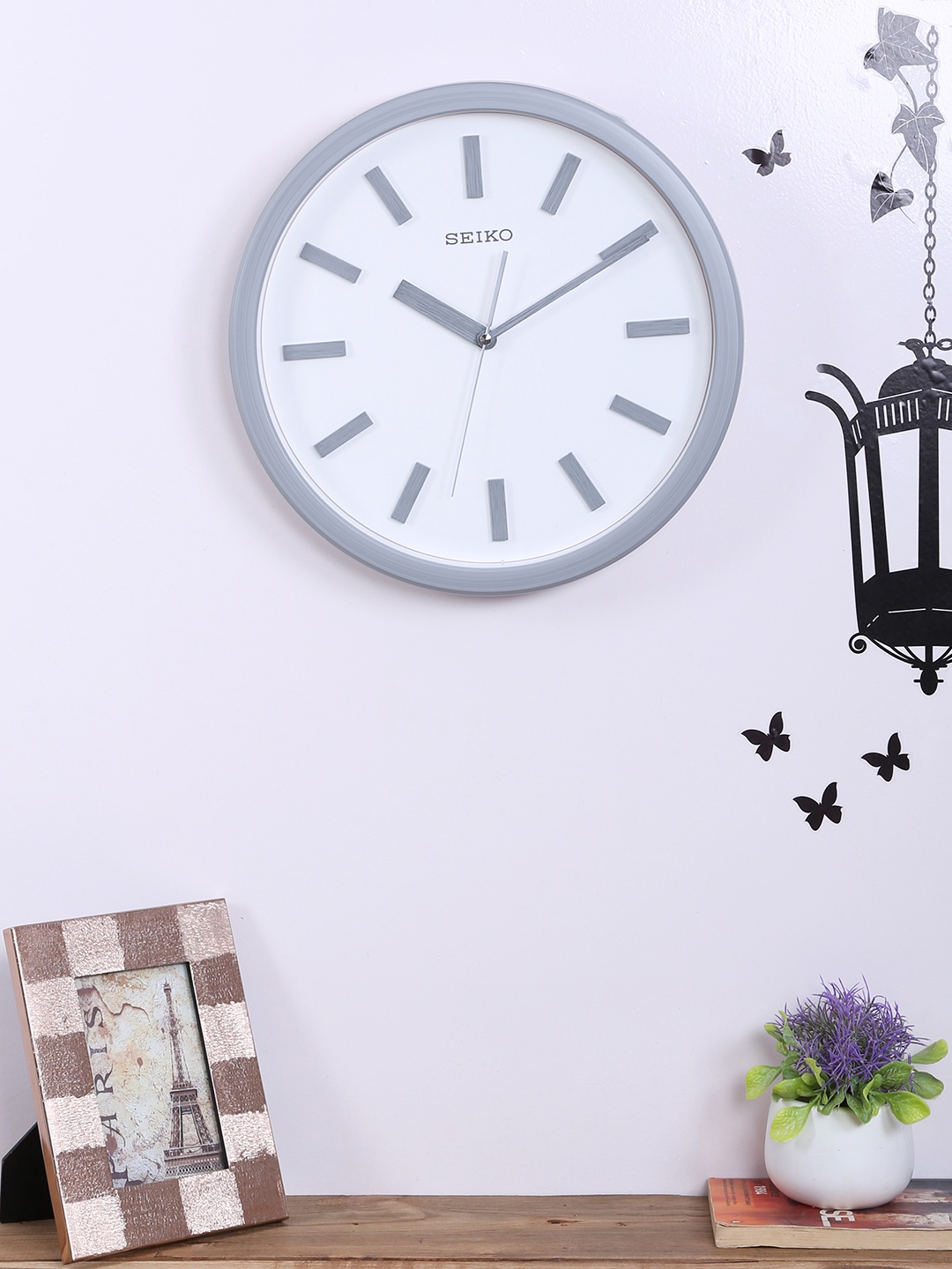 

SEIKO White Round Solid Analogue Wall Clock