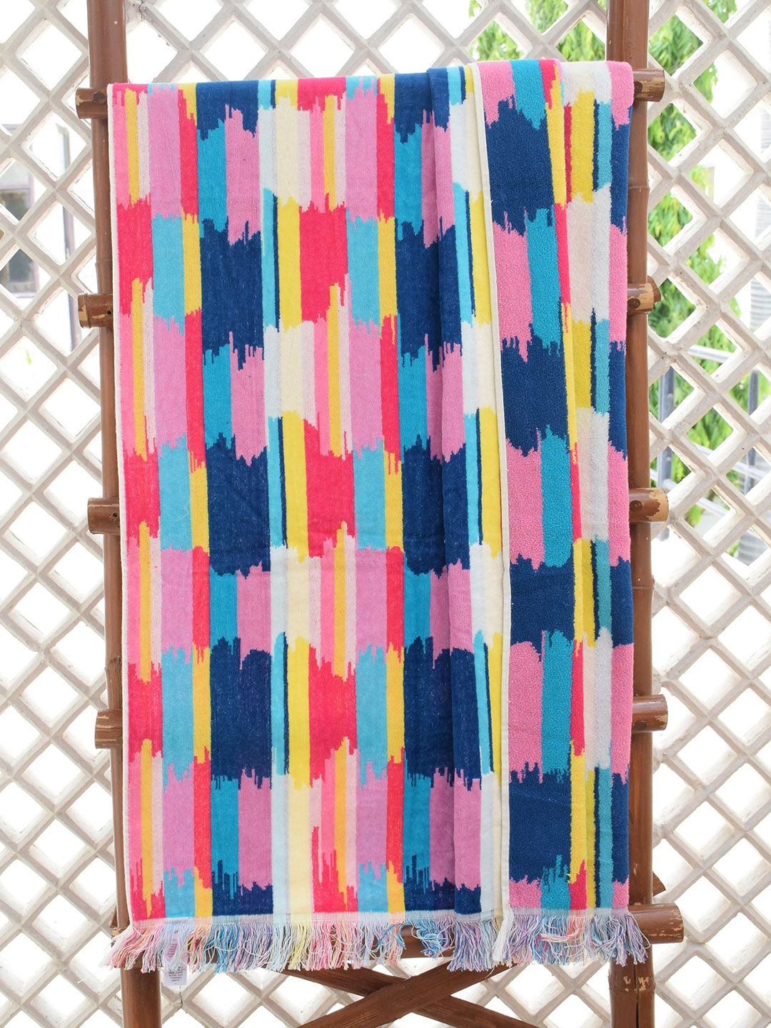 

Avira Home Multicoloured Printed Cotton 380 GSM Bath Towel, Multi