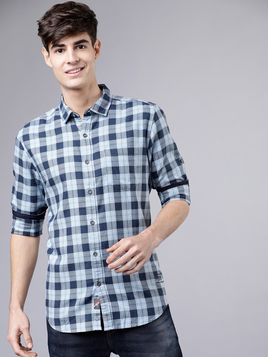 

LOCOMOTIVE Men Blue & Grey Slim Fit Checked Casual Shirt